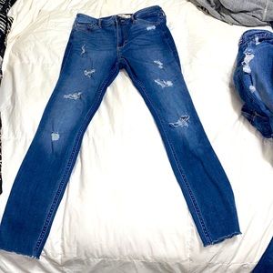 Hollister ripped skinny jeans excellent cond. just-no longer my size